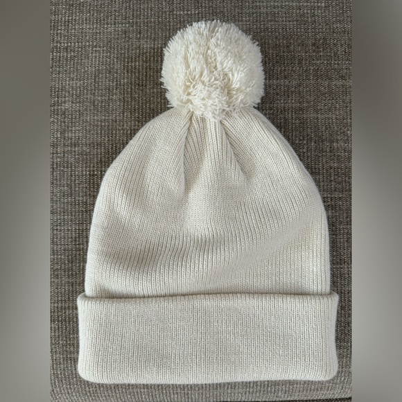 Mariah Carey Official Merry Christmas One & All Tour Beanie NWOT - Picture 2 of 4